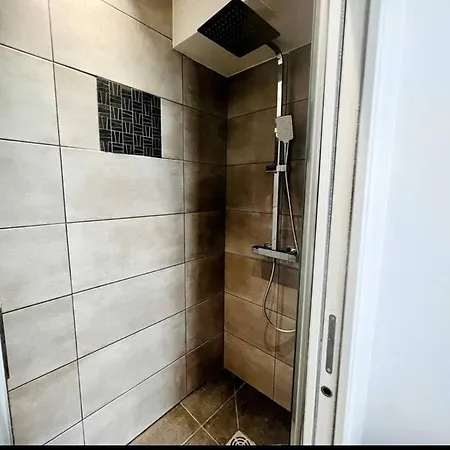 Cosy Modern Ac Flat Parigi