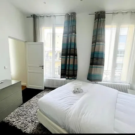 Cosy Modern Ac Flat *