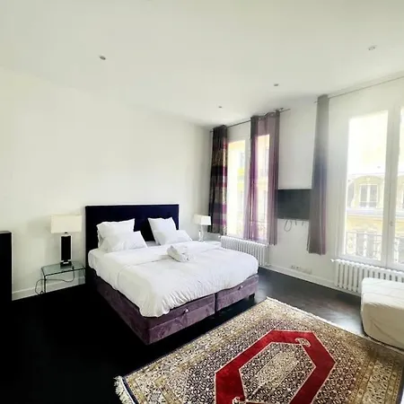 Cosy Modern Ac Flat Paříž