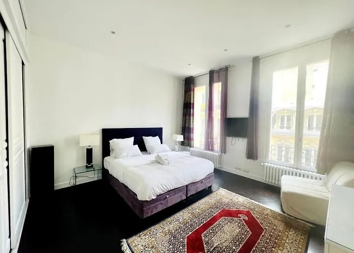 Cosy Modern Ac Flat Paris