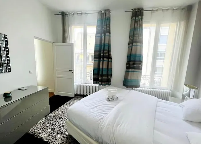 Cosy Modern Ac Flat *